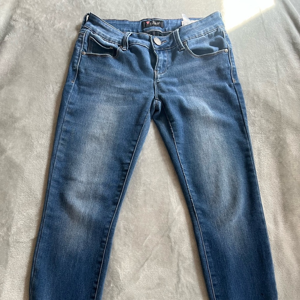 GUESS MEDIUM MID RISE JEGGINGS